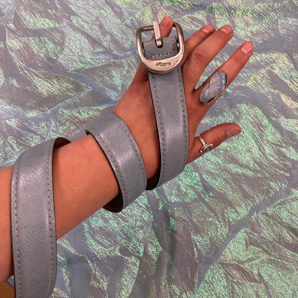 ✨ Dainty baby blue leather Fossil belt✨Brand New✨